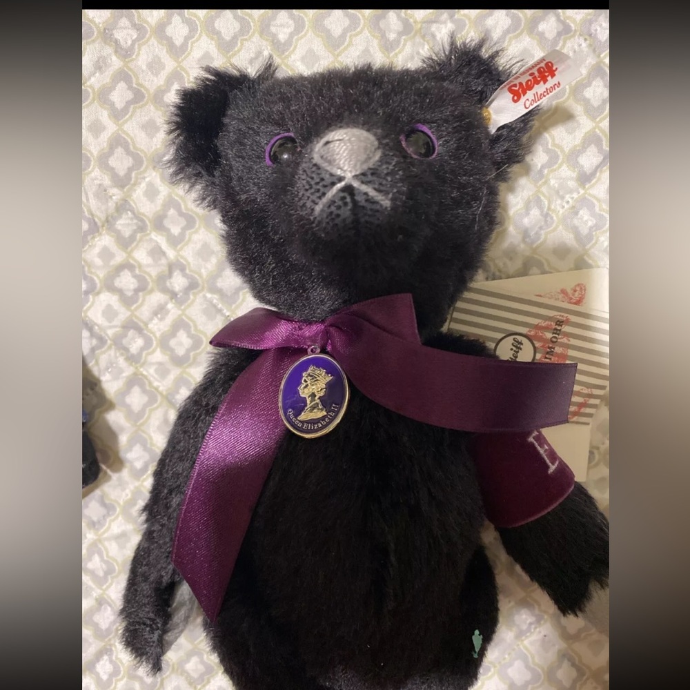Queen Elizabeth ll Memorial Bear Steiff